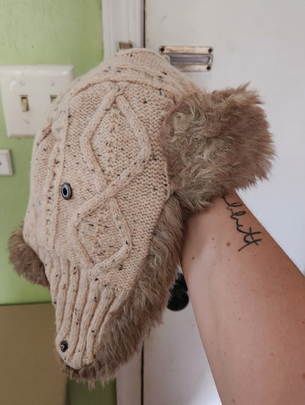 American Eagle Outfitters Cream Knit Faux Fur Trapper Hat